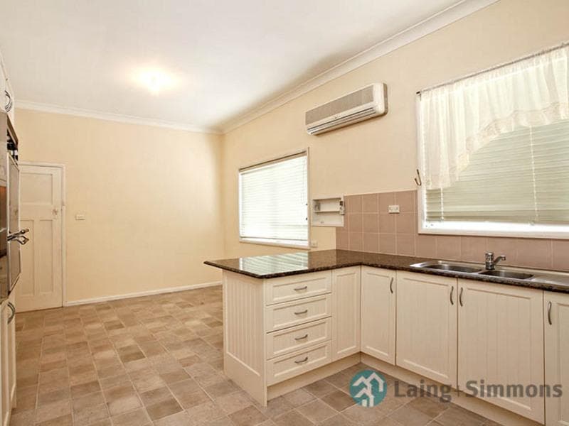 8 A'beckett Street, Granville, Granville - Thumbnail 2