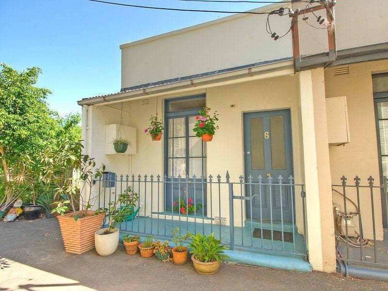 8/113-117																										Duncan Street
														
								Maroubra, NSW 2035, Forest Lodge - Image 1