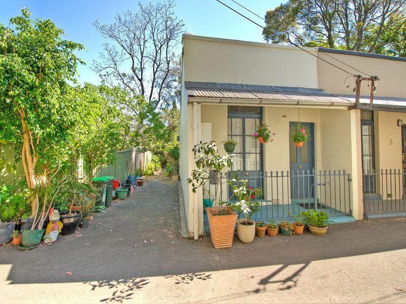 8/113-117																										Duncan Street
														
								Maroubra, NSW 2035, Forest Lodge - Thumbnail 7