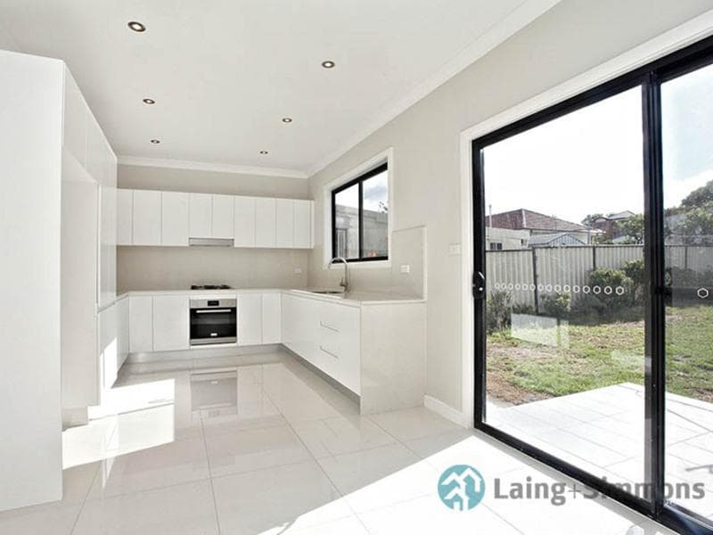 7/31-33																										Fourth Ave
														
								Campsie, NSW 2194, Granville - Thumbnail 2