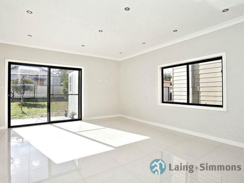7/31-33																										Fourth Ave
														
								Campsie, NSW 2194, Granville - Thumbnail 3