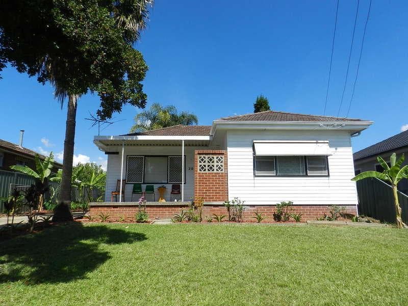 10/33																										Everard Street
														
								Port Macquarie, NSW 2444, Blacktown - Image 1