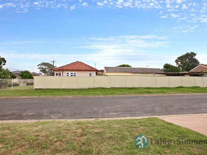 1/5																										Geary Street
														
								Port Macquarie, NSW 2444, Fairfield Heights - Thumbnail 2