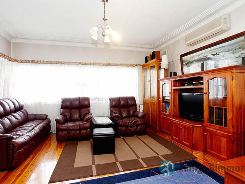 1/5																										Geary Street
														
								Port Macquarie, NSW 2444, Fairfield Heights - Thumbnail 3