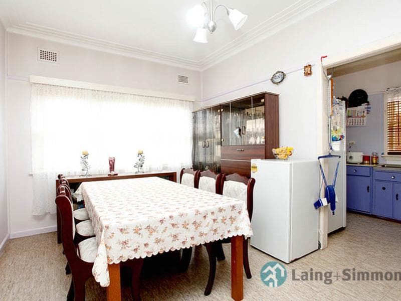 1/5																										Geary Street
														
								Port Macquarie, NSW 2444, Fairfield Heights - Thumbnail 4
