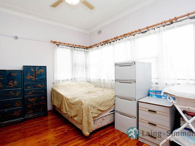 1/5																										Geary Street
														
								Port Macquarie, NSW 2444, Fairfield Heights - Thumbnail 8