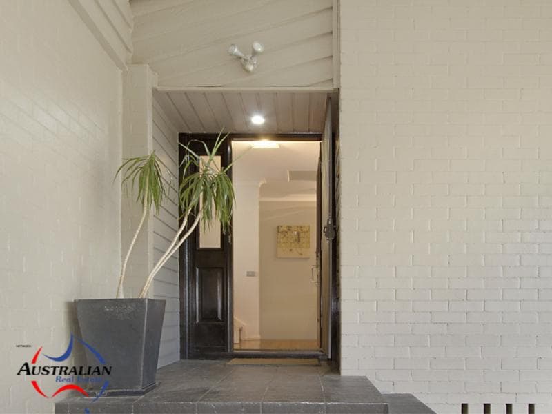 9 James Cook Drive, Kings Langley, Kings Langley - Thumbnail 2