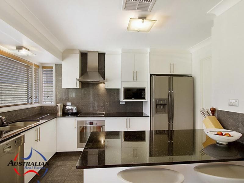 9 James Cook Drive, Kings Langley, Kings Langley - Thumbnail 5