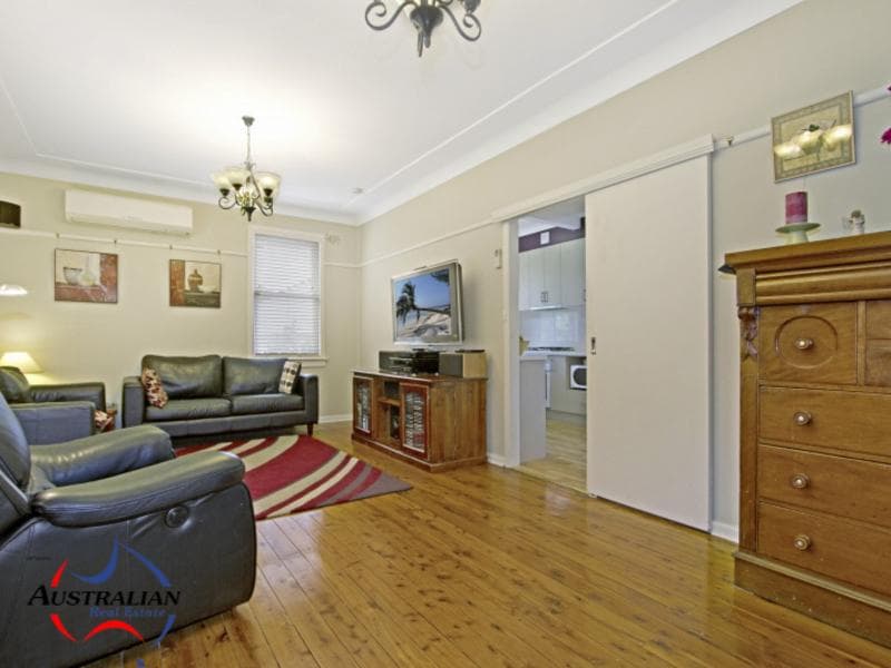 24 Gladys Crescent, Seven Hills, Seven Hills - Thumbnail 3