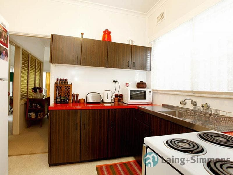 5 Davidson Road, Guildford, Guildford - Thumbnail 2