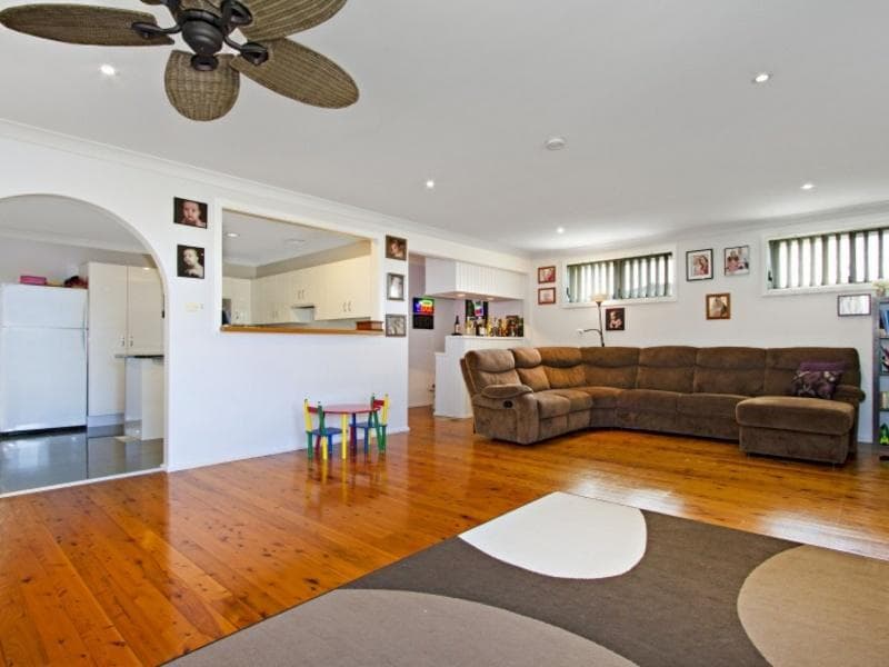 2/1																										Nilson Avenue
														
								Hillsdale, NSW 2036, Kings Langley - Image 1