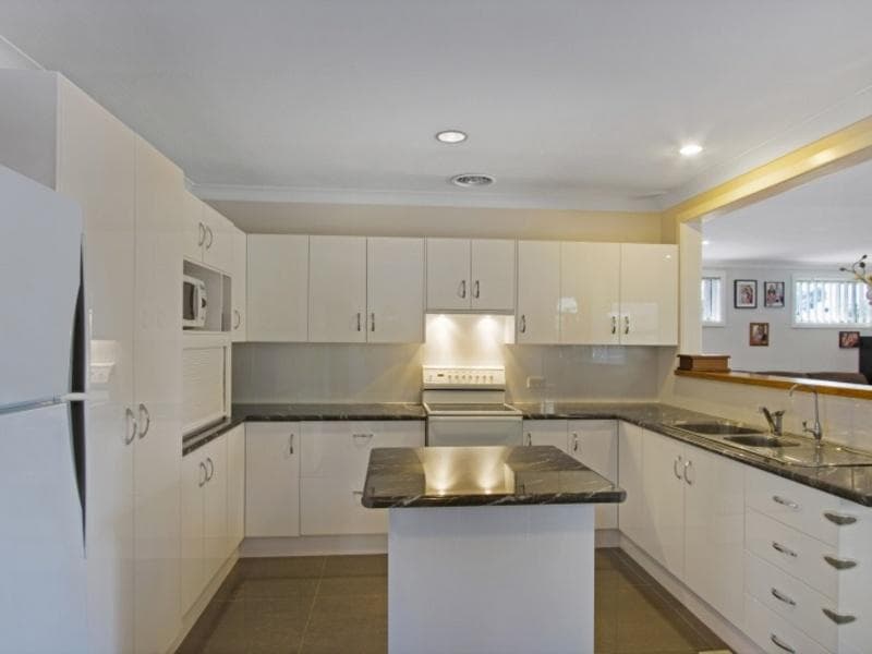 2/1																										Nilson Avenue
														
								Hillsdale, NSW 2036, Kings Langley - Thumbnail 2