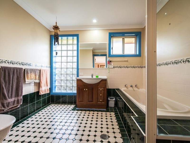 25b Newmarket Grove, Port Macquarie, Port Macquarie - Thumbnail 3