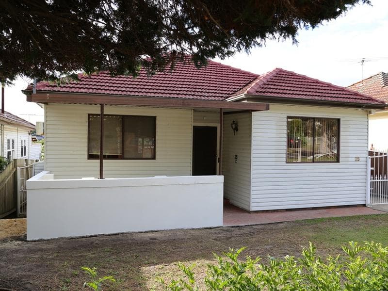 25 Eva Street, Roselands, Roselands - Image 1