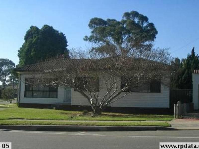 3/6																										Crisallen Street
														
								Port Macquarie, NSW 2444, Seven Hills - Image 1