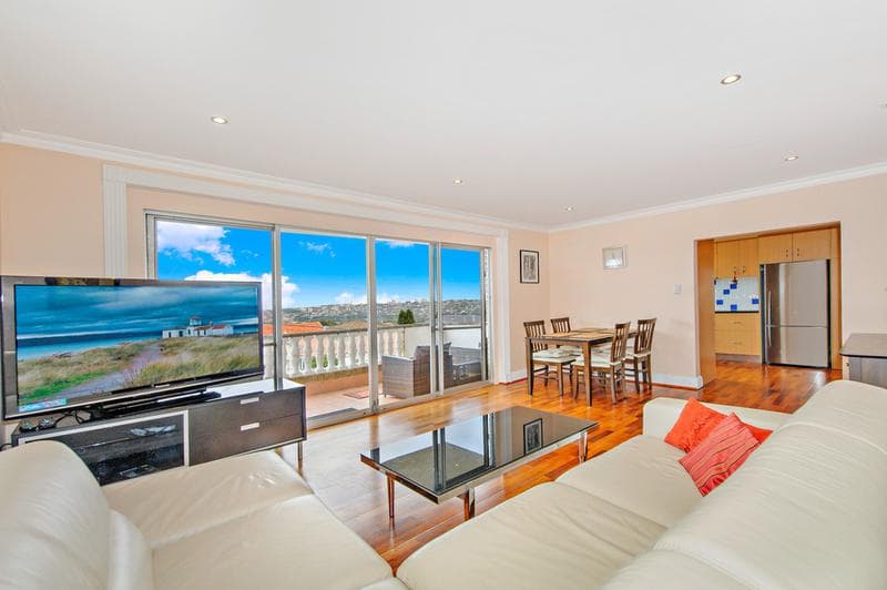 Apartment 6, 1 Peel Street, Dover Heights, Dover Heights - Image 1