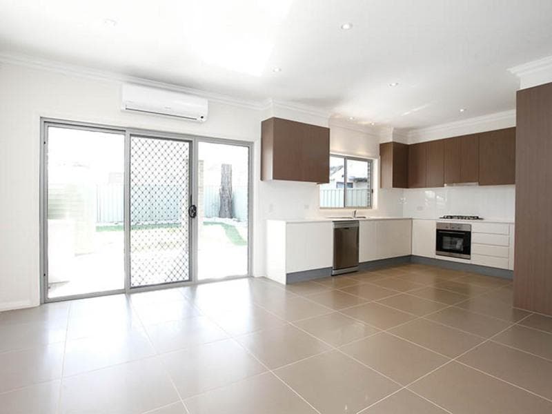 17 Mccredie Road, Guildford West, Guildford West - Thumbnail 2