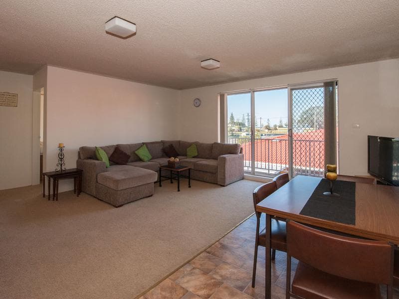 2/6 Gordon Street, Port Macquarie, Port Macquarie - Thumbnail 2
