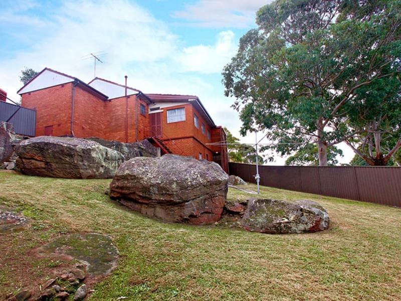 9 Chalford Ave, Canterbury, Canterbury - Thumbnail 2