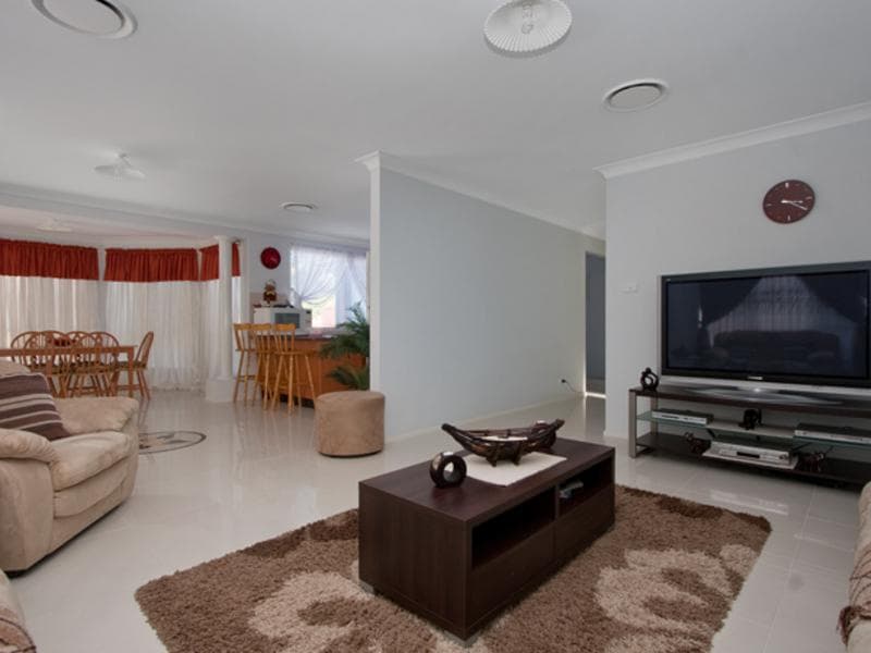 6 Cubitt Cres, Quakers Hill, Quakers Hill - Thumbnail 2