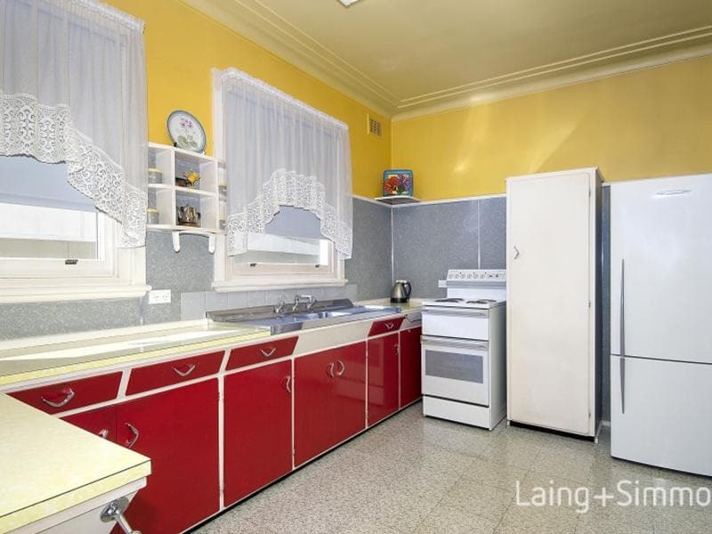 6 Hall Avenue, Thornleigh, Thornleigh - Thumbnail 3