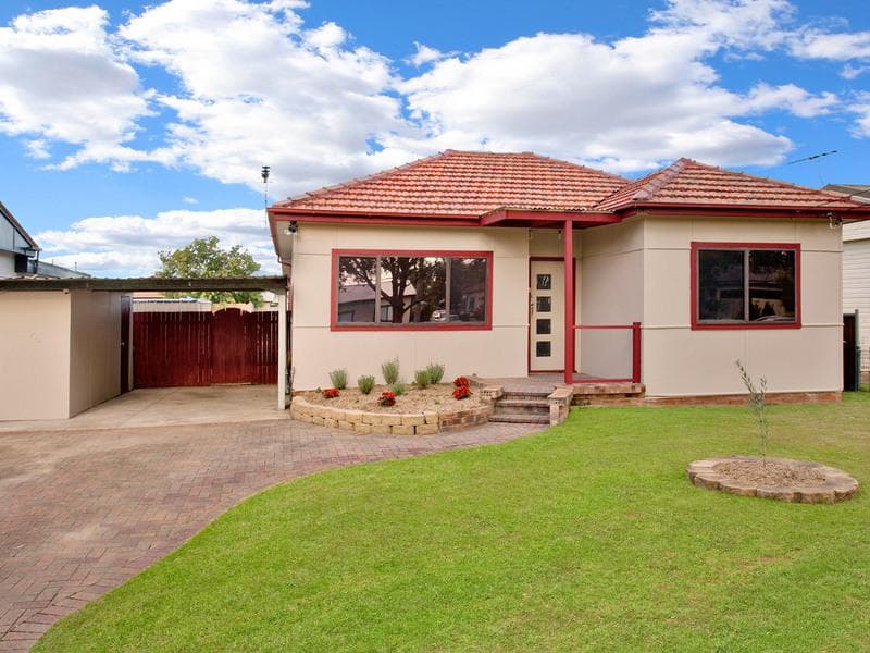 8 Dorothy Crescent, Colyton, Colyton - Image 1