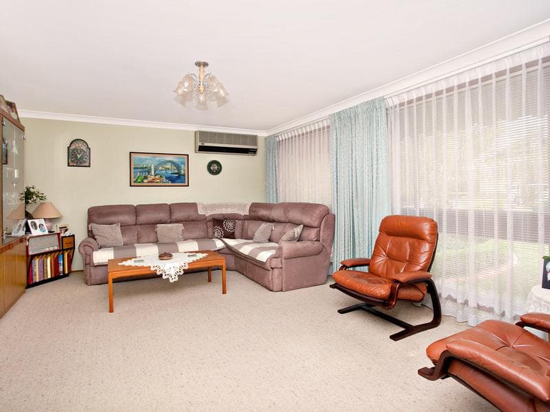 16 Gilbert Crescent, Kings Langley, Kings Langley - Thumbnail 2