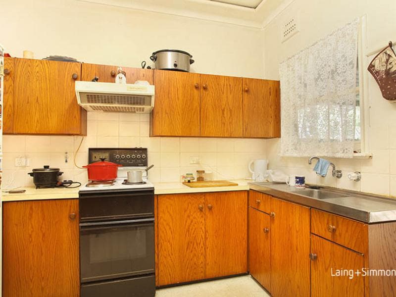 17 Farnsworth Avenue, Campbelltown, Campbelltown - Thumbnail 2