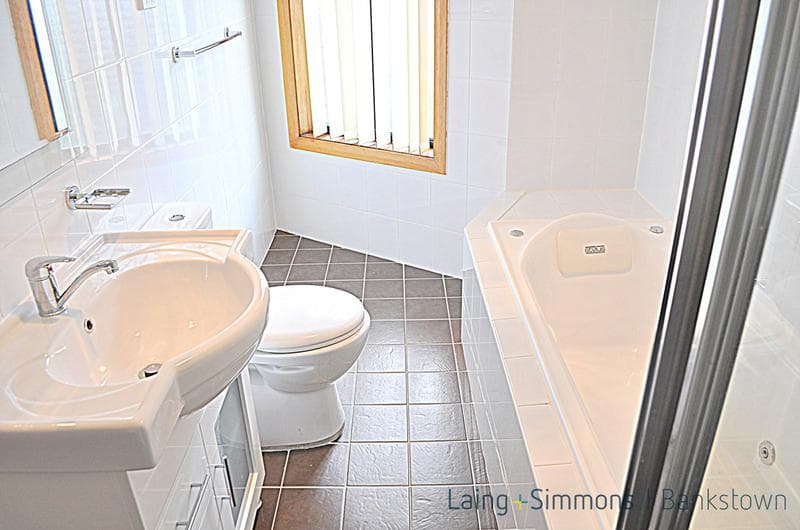 7/31																										Seaview Avenue
														
								Newport, NSW 2106, Panania - Thumbnail 6