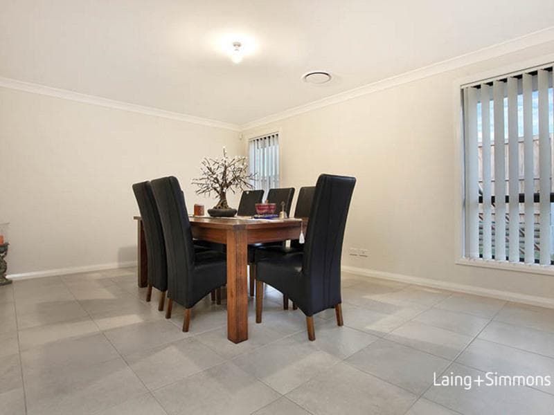 7/31																										Seaview Avenue
														
								Newport, NSW 2106, Middleton Grange - Thumbnail 4