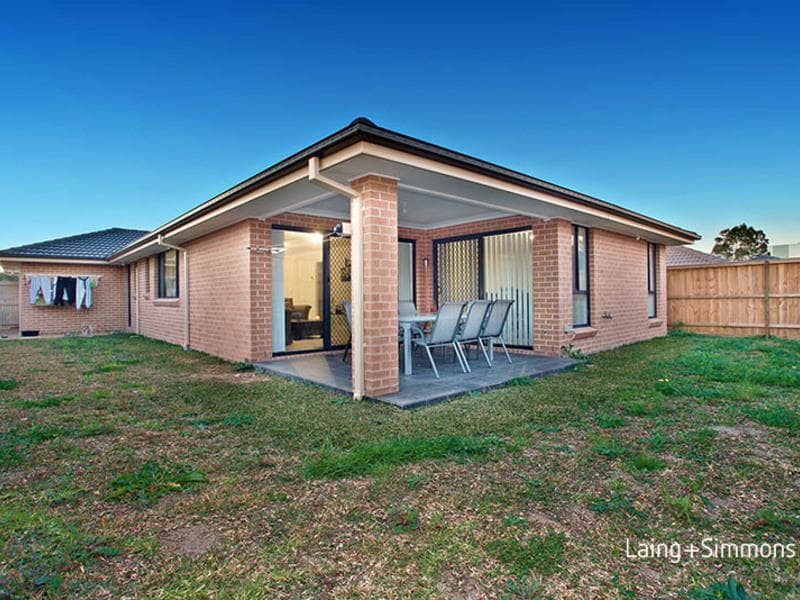 7/31																										Seaview Avenue
														
								Newport, NSW 2106, Middleton Grange - Thumbnail 5