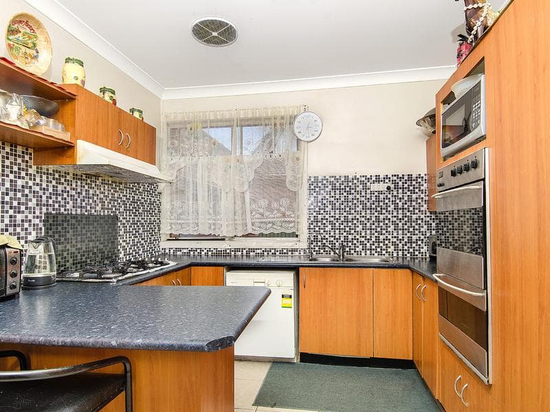 5/2a																										Toorak Court
														
								Port Macquarie, NSW 2444, Blacktown - Thumbnail 8