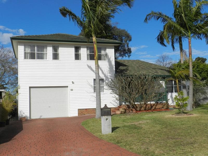 32 Dampier Cres, Fairfield West, Fairfield West - Image 1