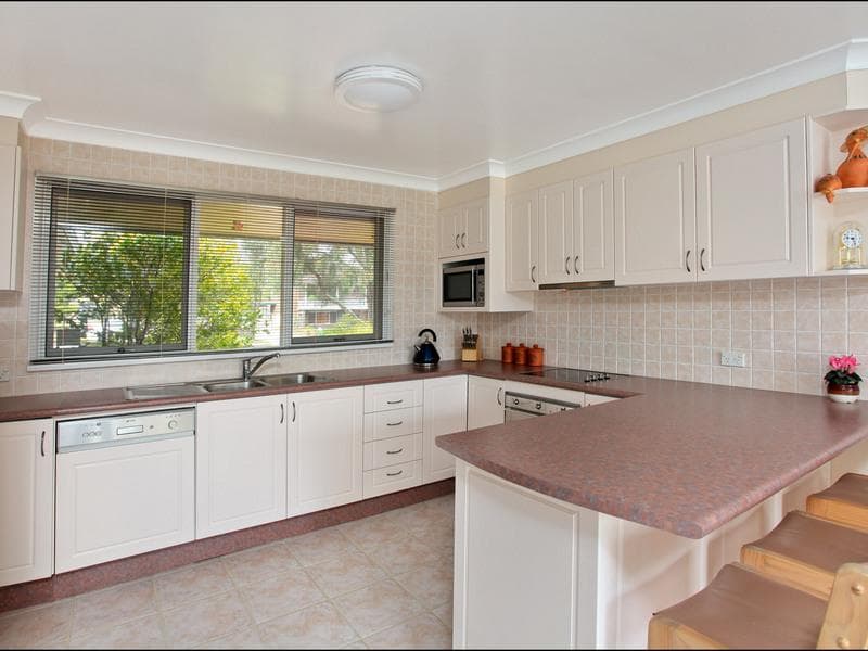 60 Reading Ave, Kings Langley, Kings Langley - Thumbnail 2