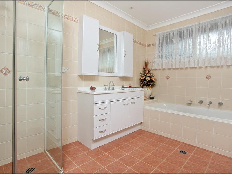 60 Reading Ave, Kings Langley, Kings Langley - Thumbnail 4