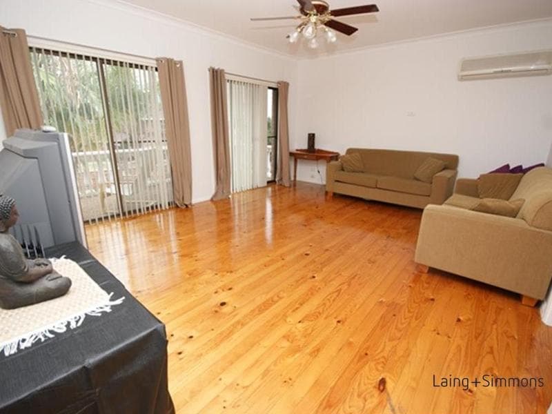 6 Exeter Gr, Kings Langley, Kings Langley - Thumbnail 2