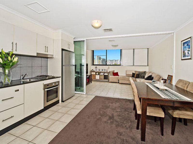 111/11a Lachlan St, Waterloo, Waterloo - Thumbnail 2