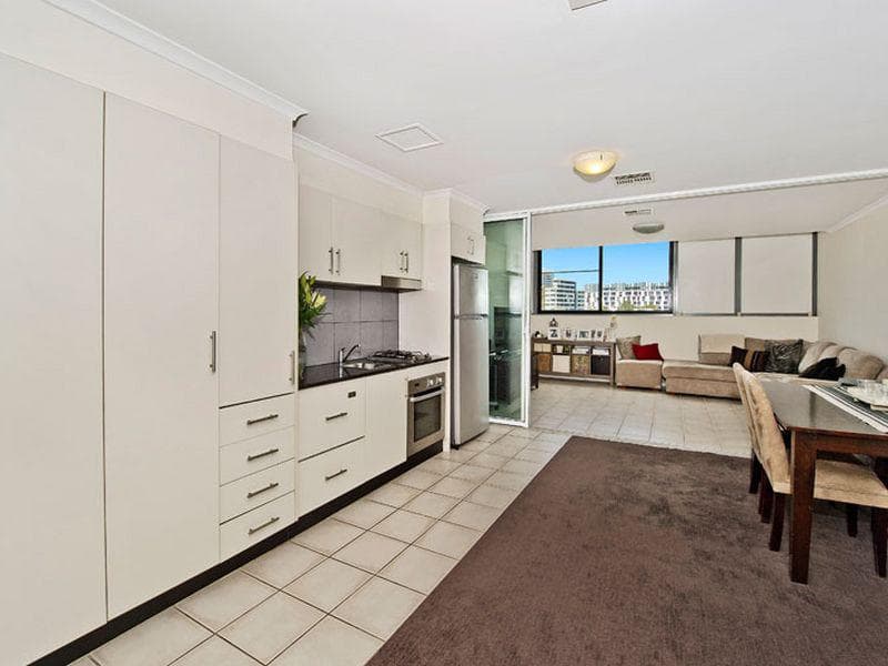 111/11a Lachlan St, Waterloo, Waterloo - Thumbnail 5