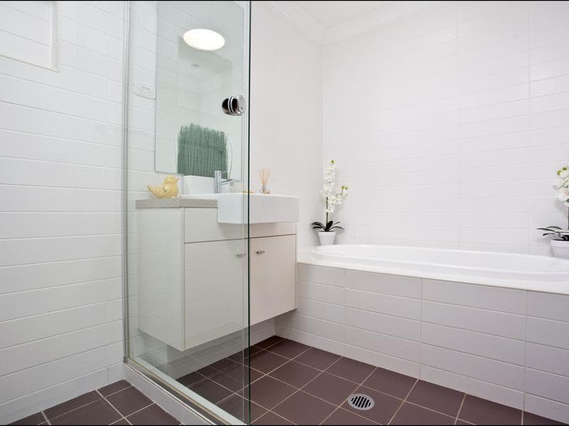 17/70-72																										Lane Street
														
								Wentworthville, NSW 2145, Ropes Crossing - Thumbnail 7