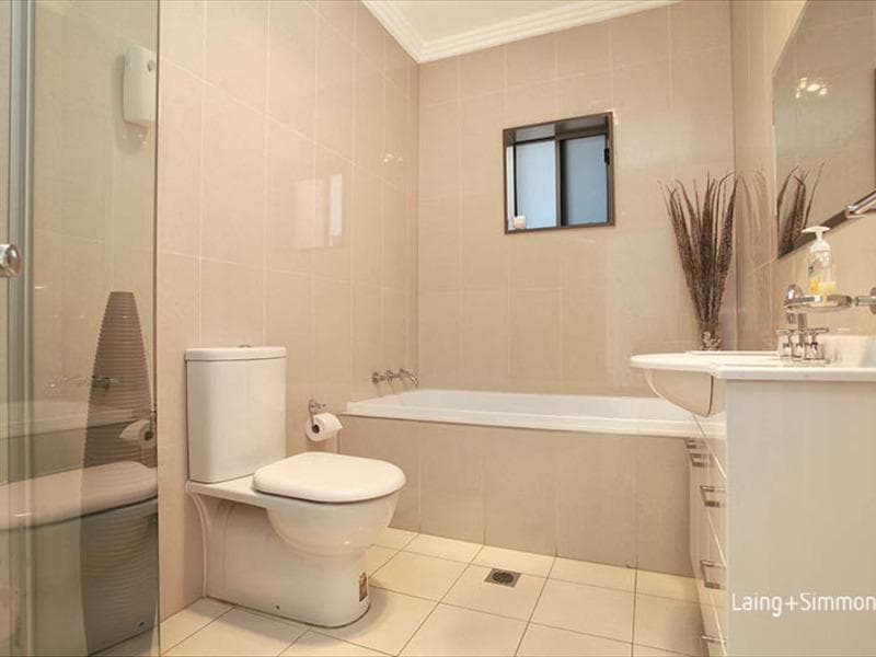 1207/63																										Crown Street
														
								Woolloomooloo, NSW 2011, Guildford - Thumbnail 5