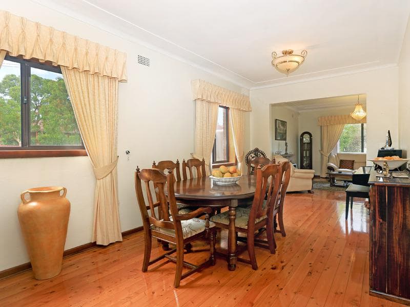 1207/63																										Crown Street
														
								Woolloomooloo, NSW 2011, Roselands - Thumbnail 4