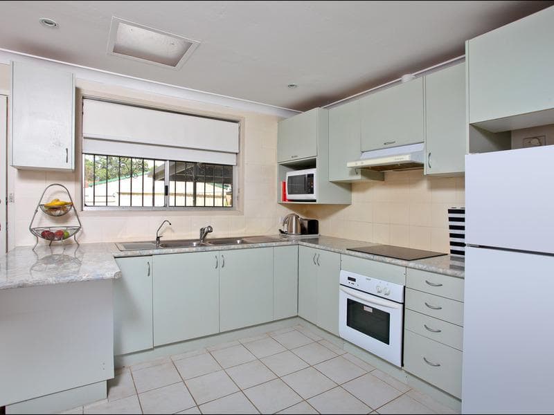 5 Kenneth Crescent, Dean Park, Dean Park - Thumbnail 3