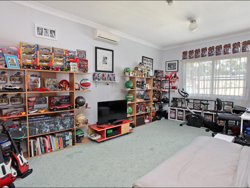 5 Kenneth Crescent, Dean Park, Dean Park - Thumbnail 5
