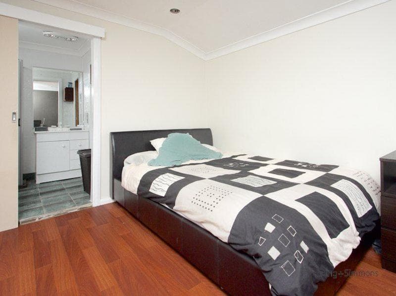 4/1																										Robertson Street
														
								Narrabeen, NSW 2101, Blacktown - Thumbnail 6