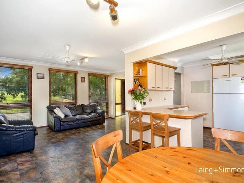 81 Isaac Smith Parade, Kings Langley, Kings Langley - Thumbnail 4