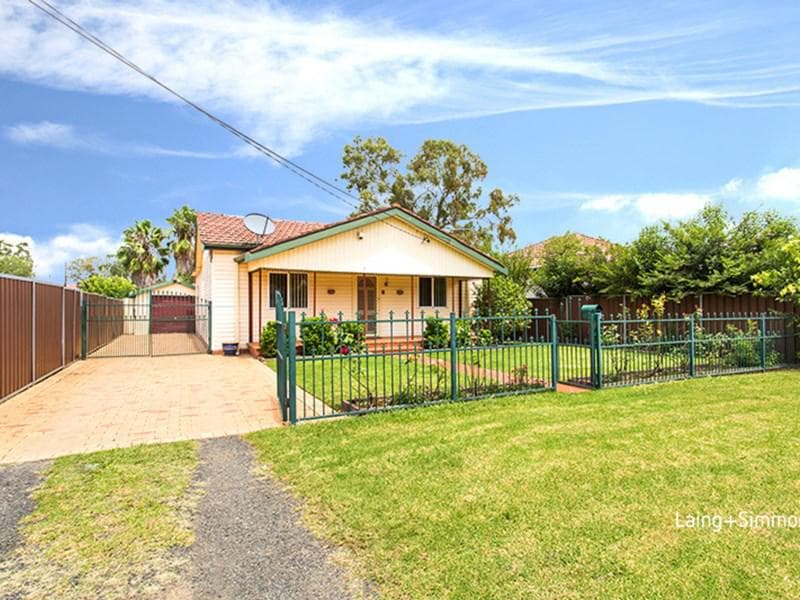 9/9																										Foss St
														
								Forest Lodge, NSW 2037, Mount Druitt - Image 1
