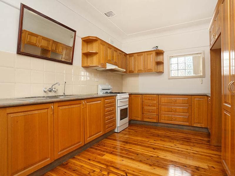 9/9																										Foss St
														
								Forest Lodge, NSW 2037, Fairfield - Thumbnail 3