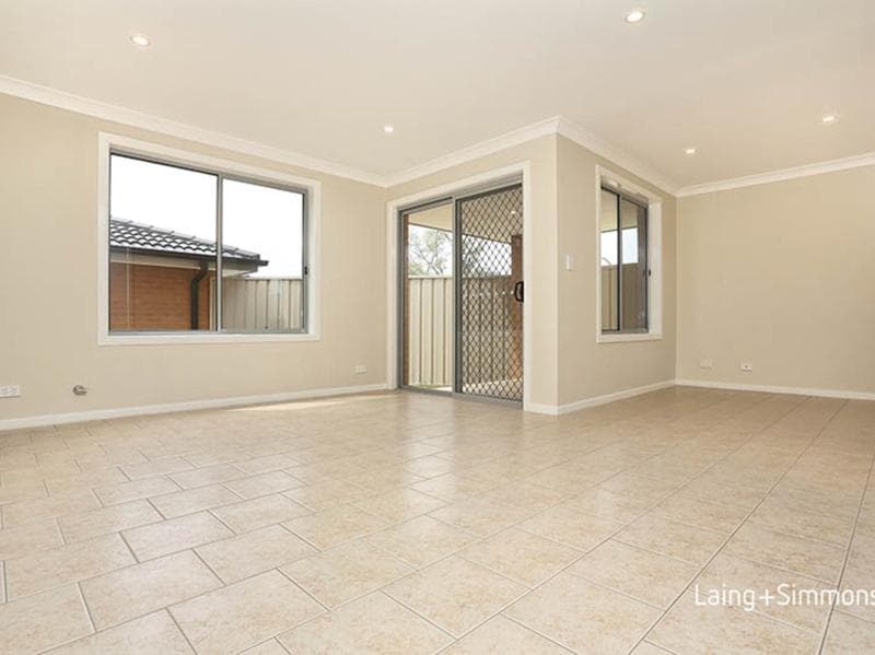 7/23																										Park Rd
														
								Cabramatta, NSW 2166, Middleton Grange - Thumbnail 3