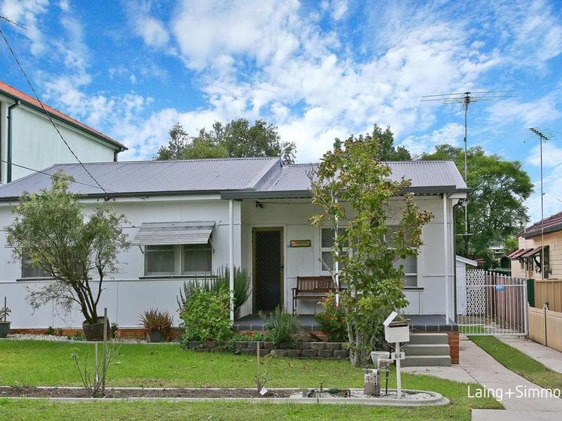 4/1																										Robertson Street
														
								Narrabeen, NSW 2101, Kings Park - Image 1
