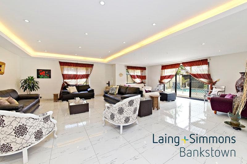 21/1																										Waterside Crescent
														
								Carramar, NSW 2163, Bankstown - Thumbnail 4